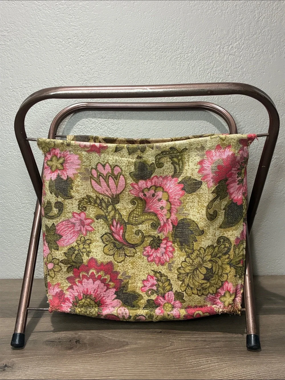 Vintage Cottagecore Foldable Sewing Knitting Magazine Caddy